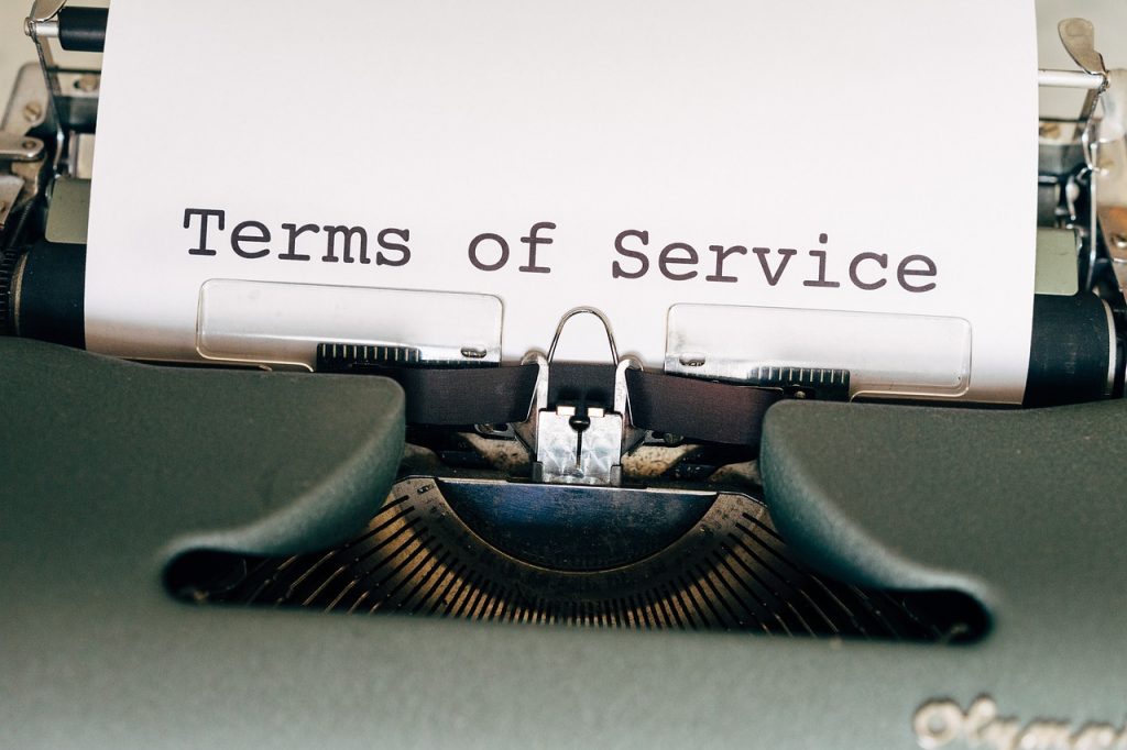 Kuva telineestä, jossa on paperi. Paperin teksti: Terms of Service.